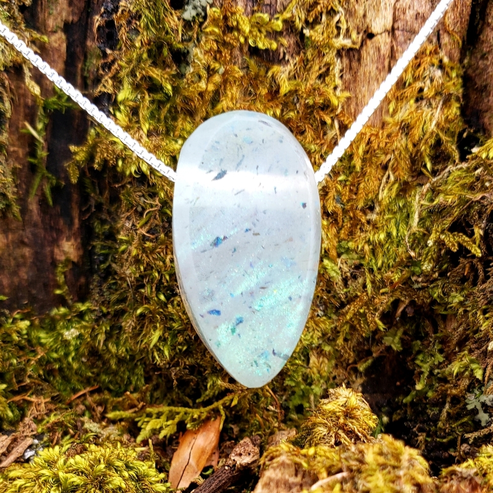 Resin pendant with chain. 16" or 18"